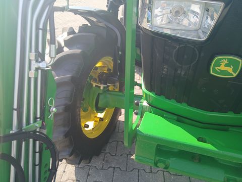 John Deere 5075E