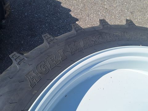 BKT 270/95R48+270/80R36 Pflegeräder