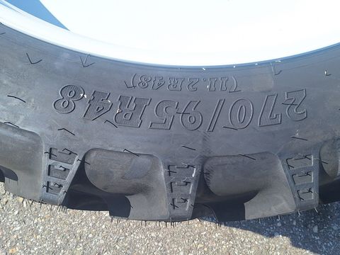 BKT 270/95R48+270/80R36 Pflegeräder