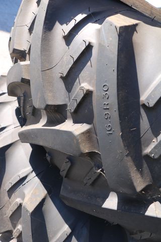 Kleber Kleber 16.9R30+14.9R20