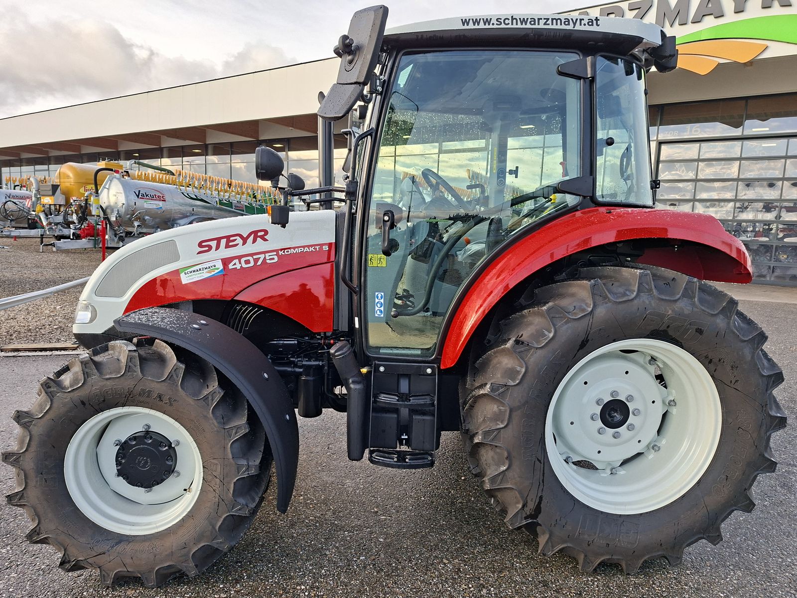 Steyr 4075 Kompakt S (Stage V) 2