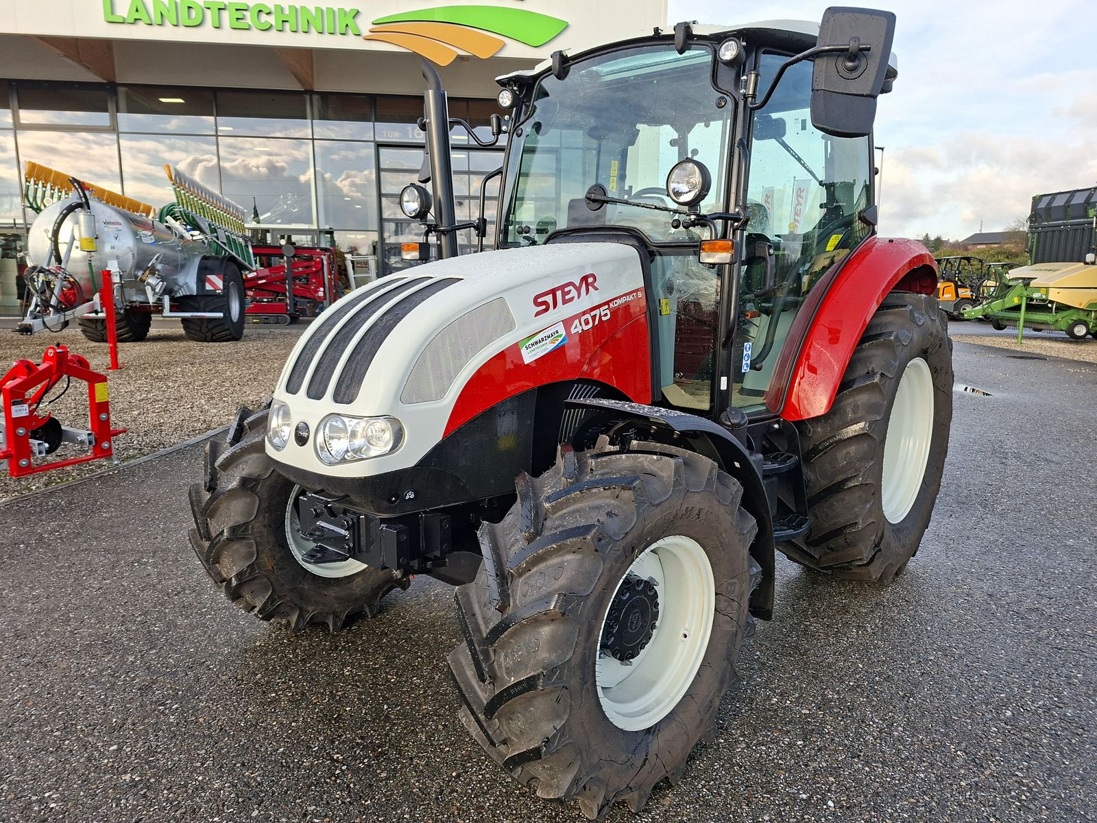 Steyr 4075 Kompakt S (Stage V) 3