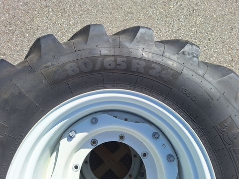 Michelin 600/65R34+480/65R24 Kompletträder