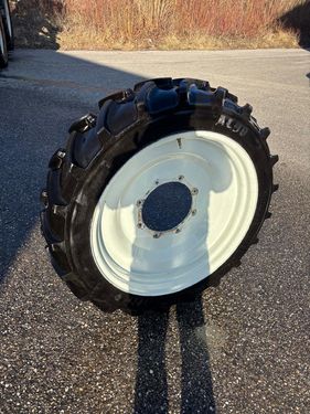 BKT 270/95R46 u. 270/80R32