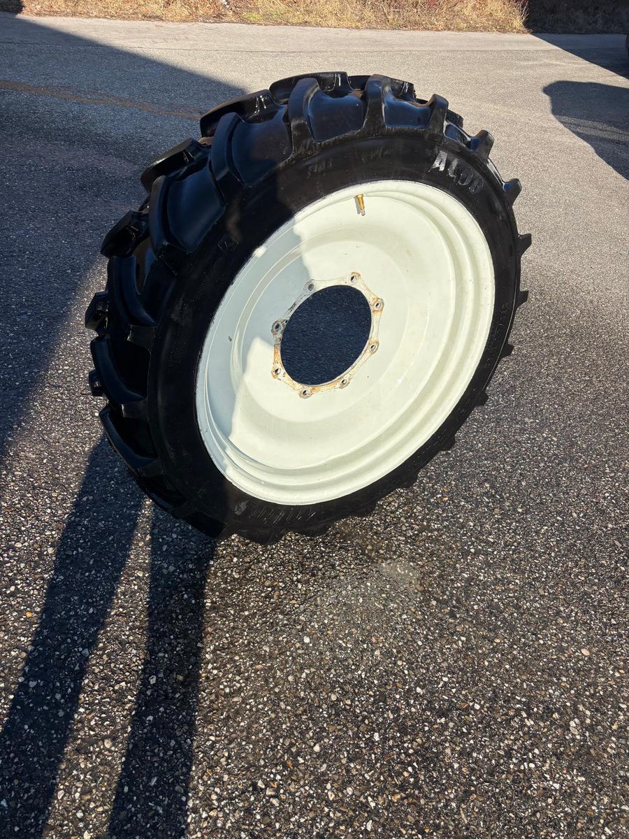 BKT 270/95R46 u. 270/80R32 3