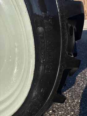 BKT 270/95R46 u. 270/80R32