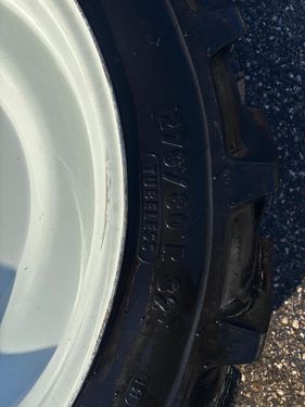 BKT 270/95R46 u. 270/80R32