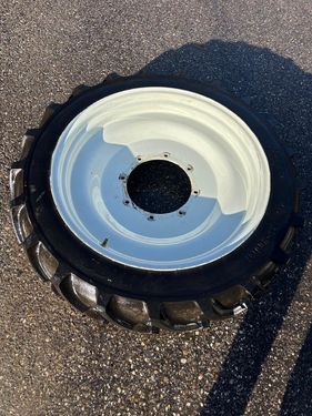 BKT 270/95R46 u. 270/80R32