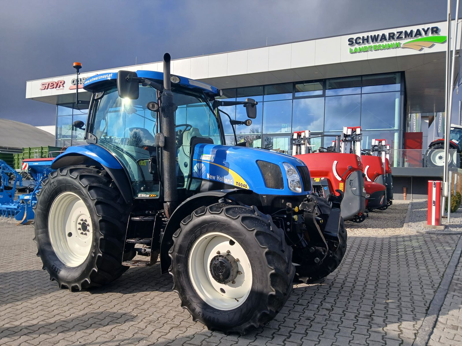 New Holland T6040 Elite 1