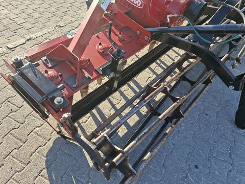 Forigo 300 mit Stanwalze und  hydraulischen Anbauteilen