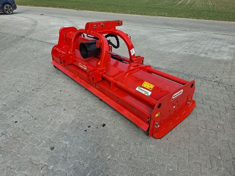 Maschio 2500 mit Front-Heckanbau und Seitenverschub