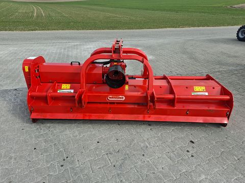 Maschio 2500 mit Front-Heckanbau und Seitenverschub