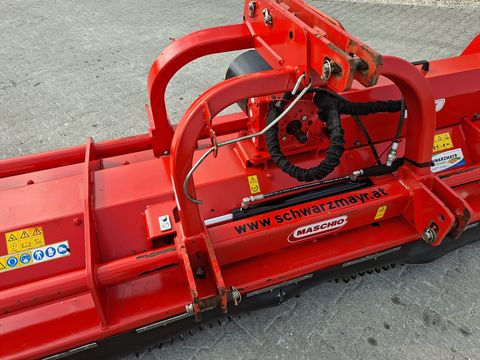 Maschio 2500 mit Front-Heckanbau und Seitenverschub