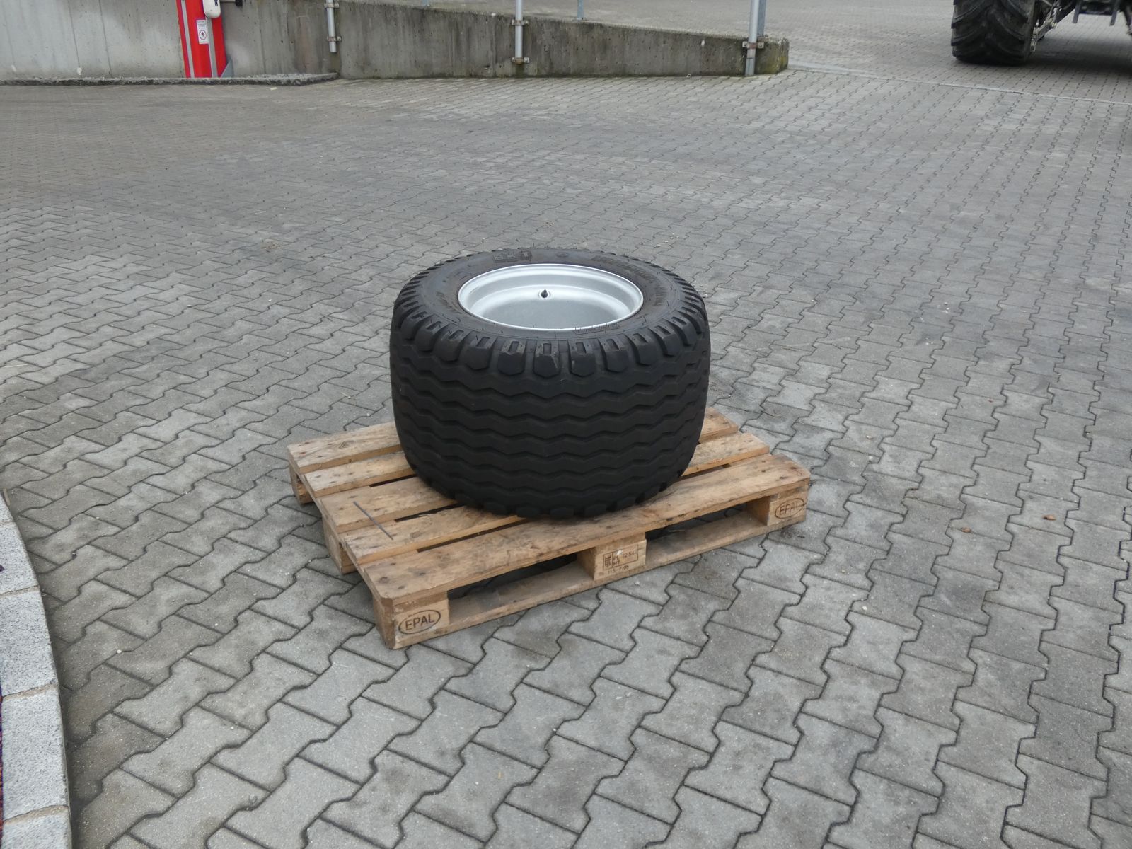 BKT 19.0/45-17 Komplettrad 2
