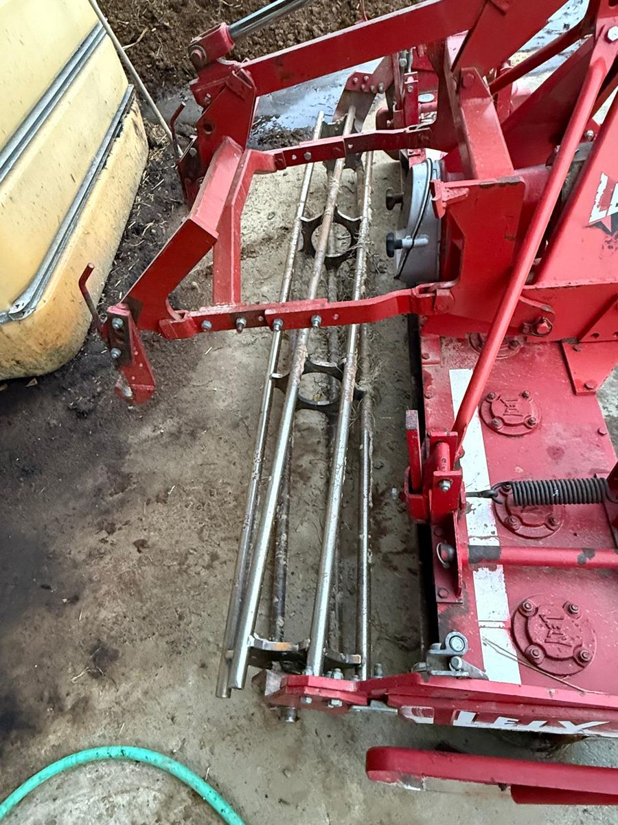 Lely Terra 250 mit hydr. Anbauteilen 2