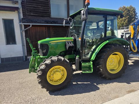 John Deere 5055E