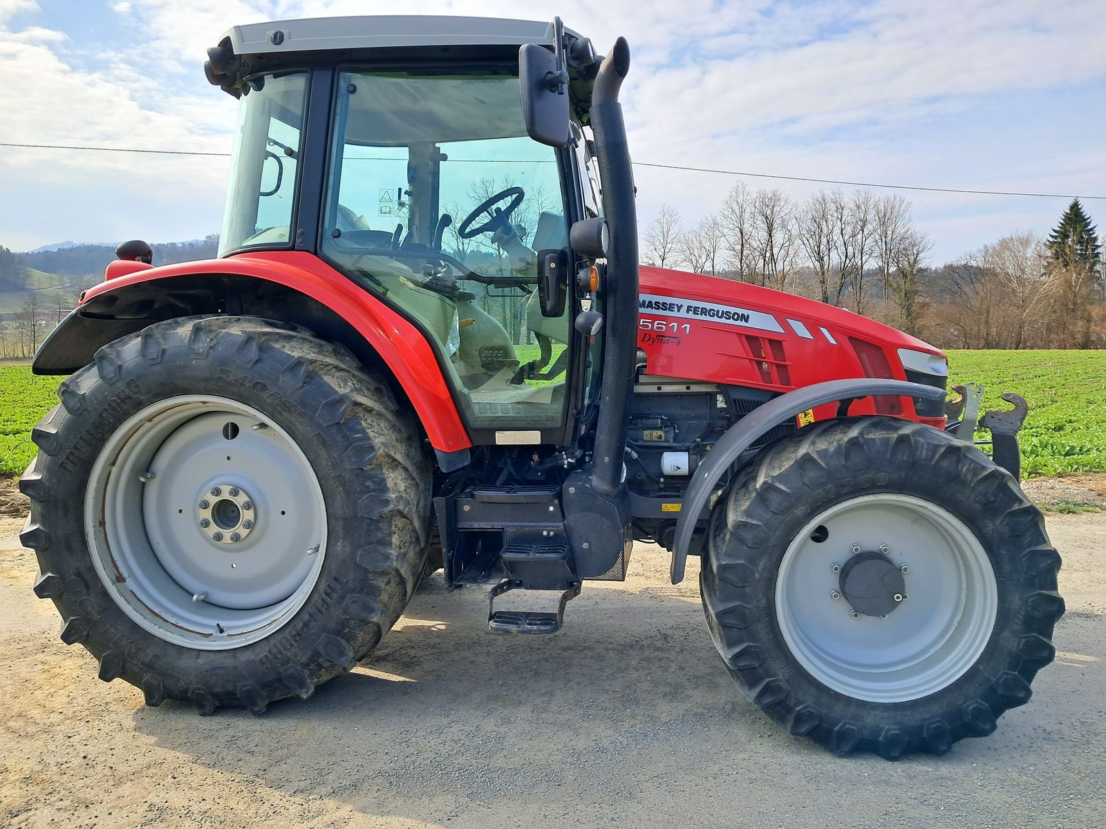 Massey Ferguson MF 5611 Dyna-4 Essential 3