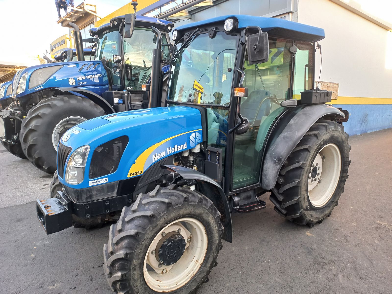 New Holland T4020 DeLuxe 1