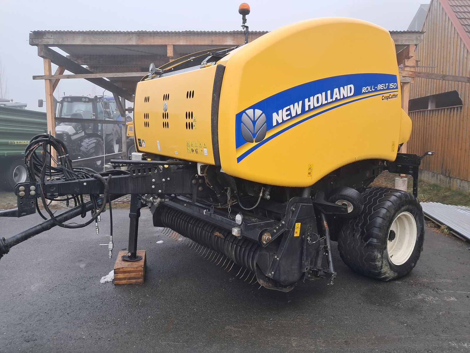 New Holland Roll-Belt 150 3