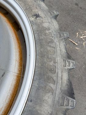 Sonstige BKT 270/95 R46