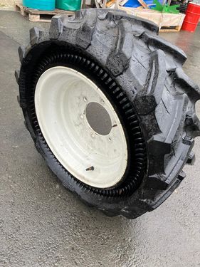 Trelleborg Pneutrac VF 280/70 R18