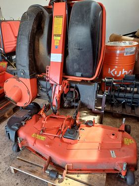 Kubota GCD 450 H und Zwischenachssichelmähwerk 1,37m