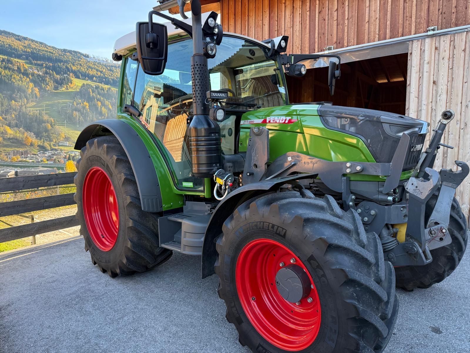 Fendt 211 Vario (Gen3) 2