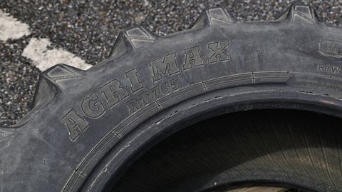 BKT 360/70 R24 AgriMax RT 765