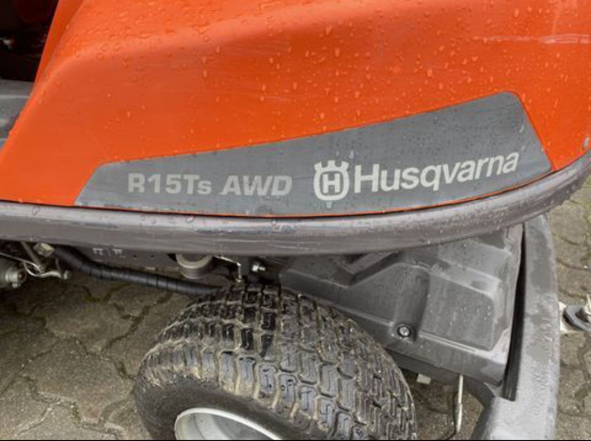 Husqvarna R15Ts AWD 3