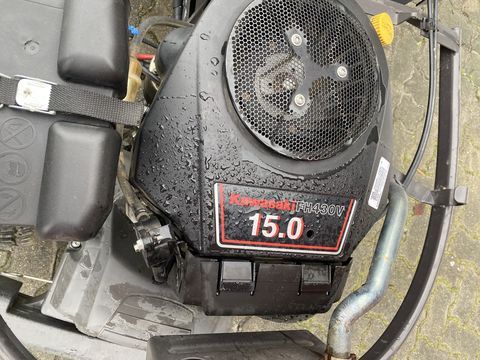 Husqvarna R15Ts AWD  3