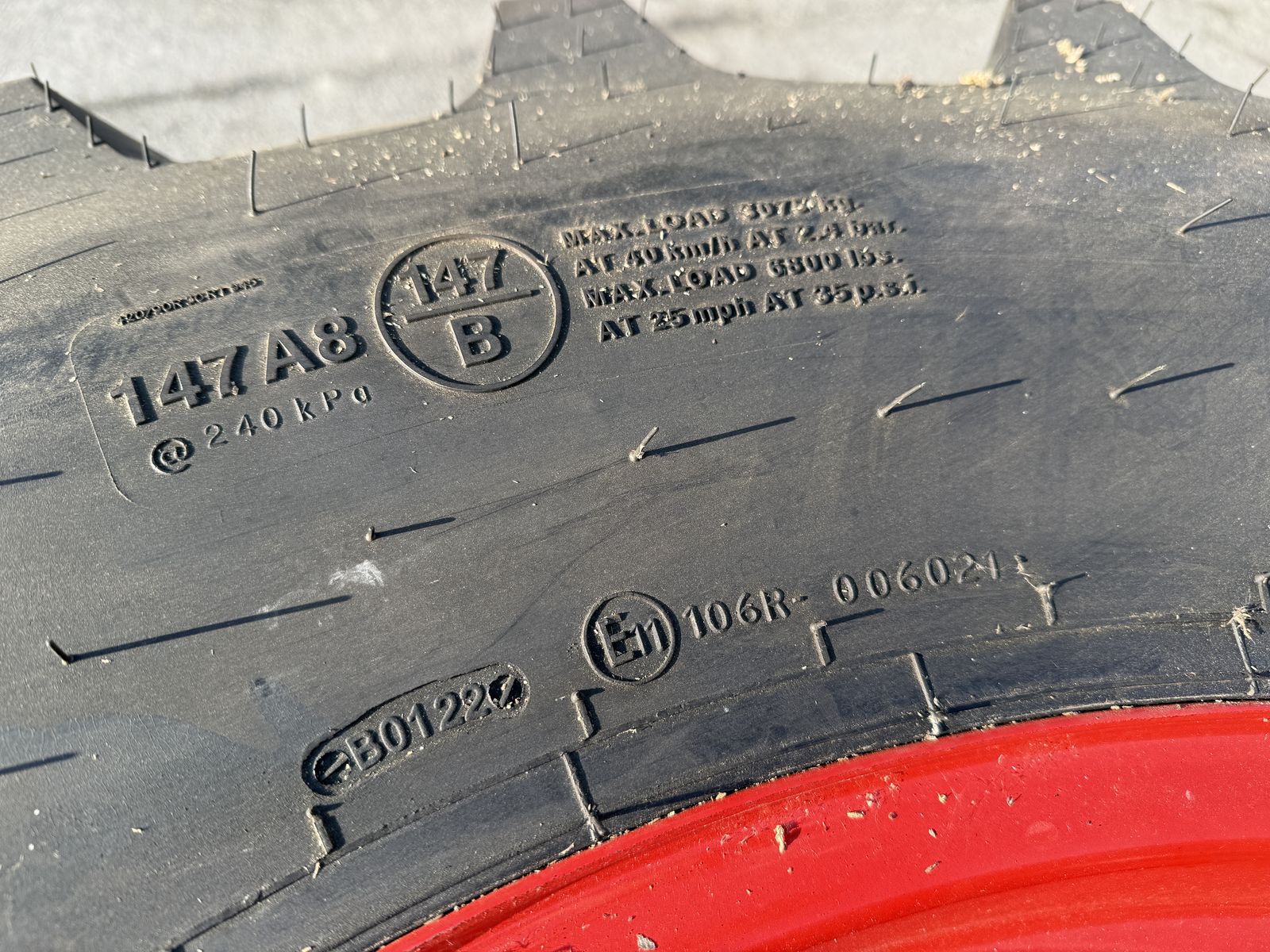 BKT 420/90 R30   (16.9 R30) 2