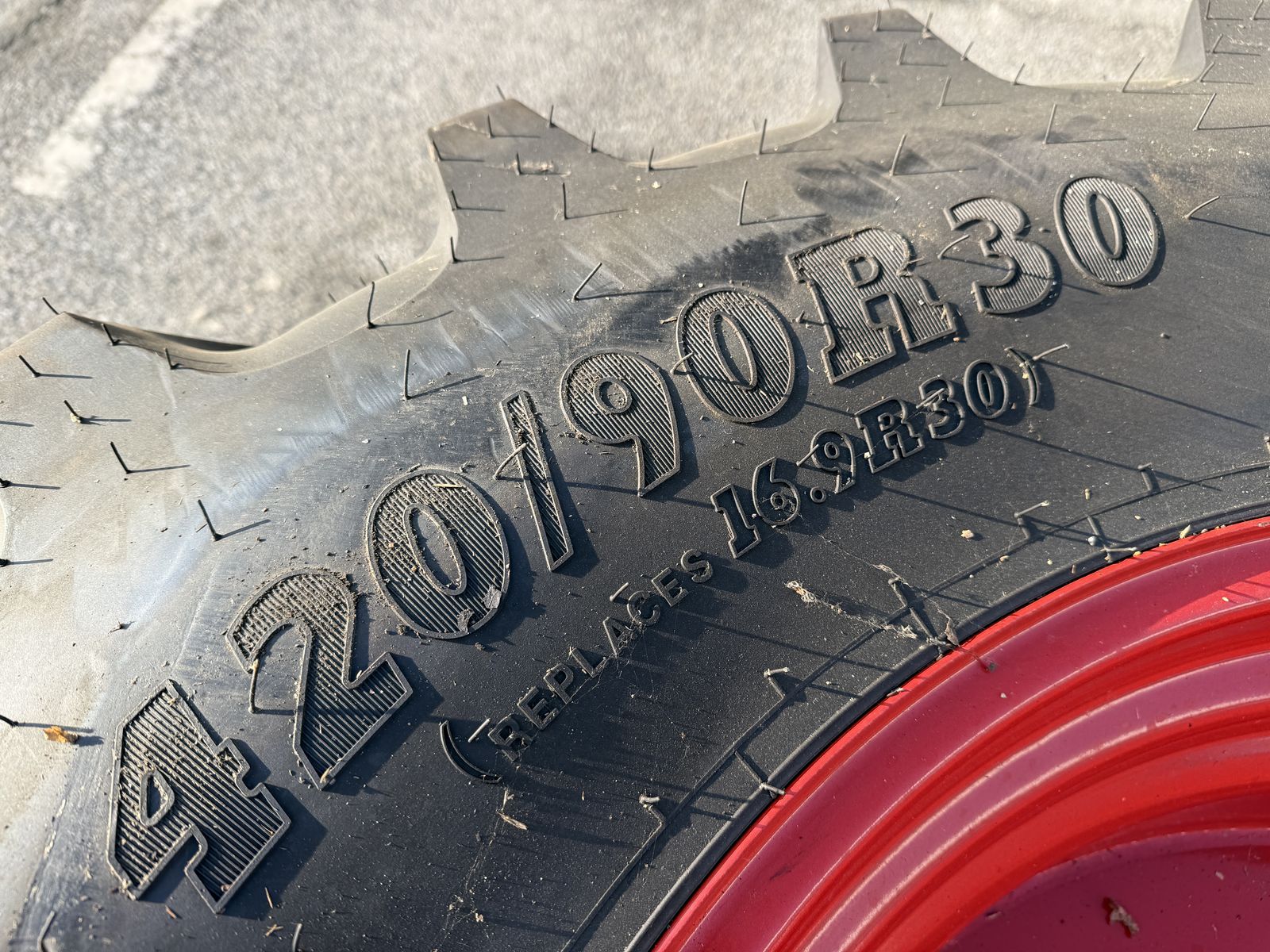 BKT 420/90 R30   (16.9 R30) 3