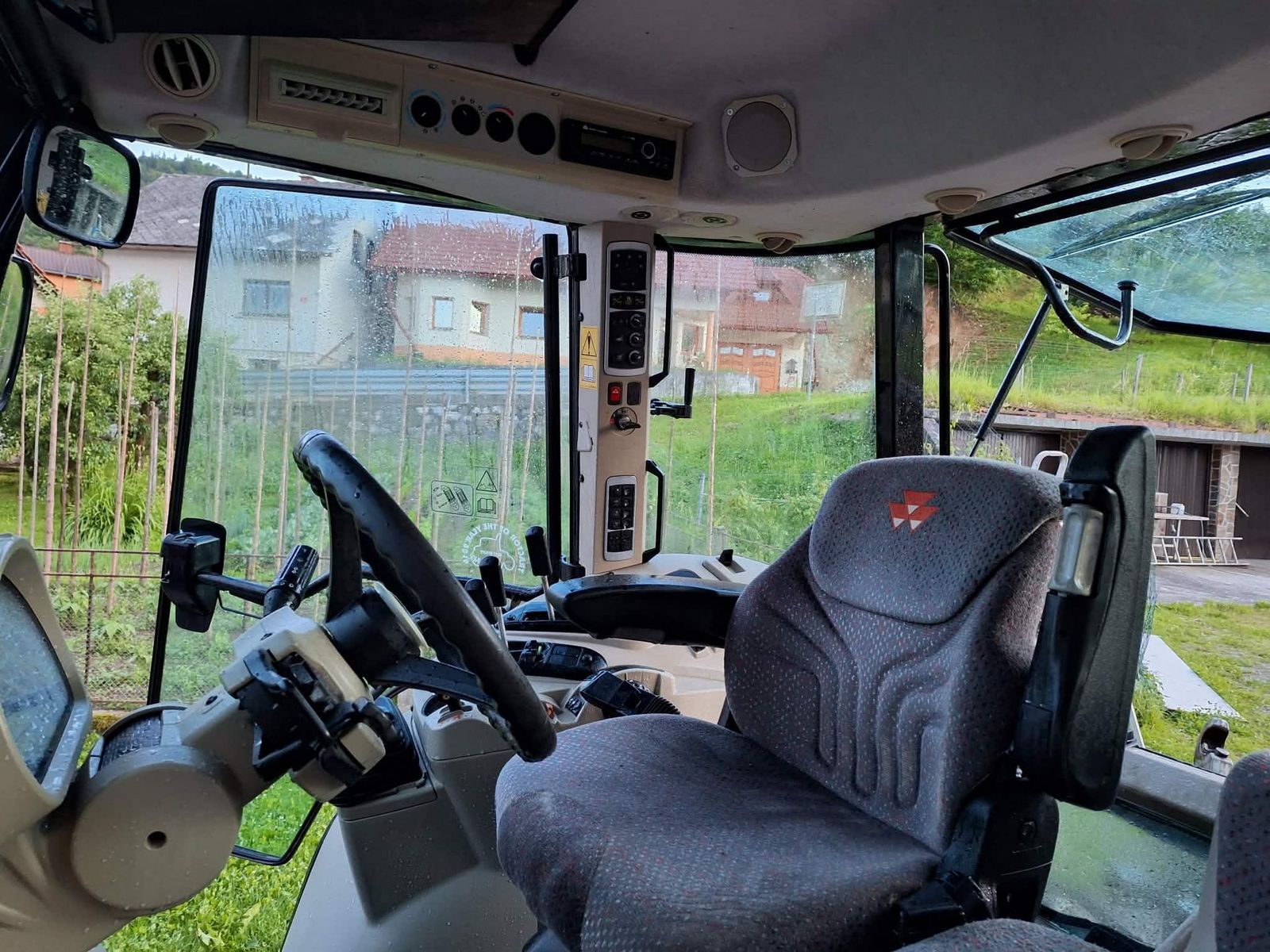 Massey Ferguson MF 5710 3