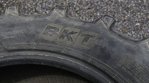 BKT 360/70 R24 AgriMax RT 765