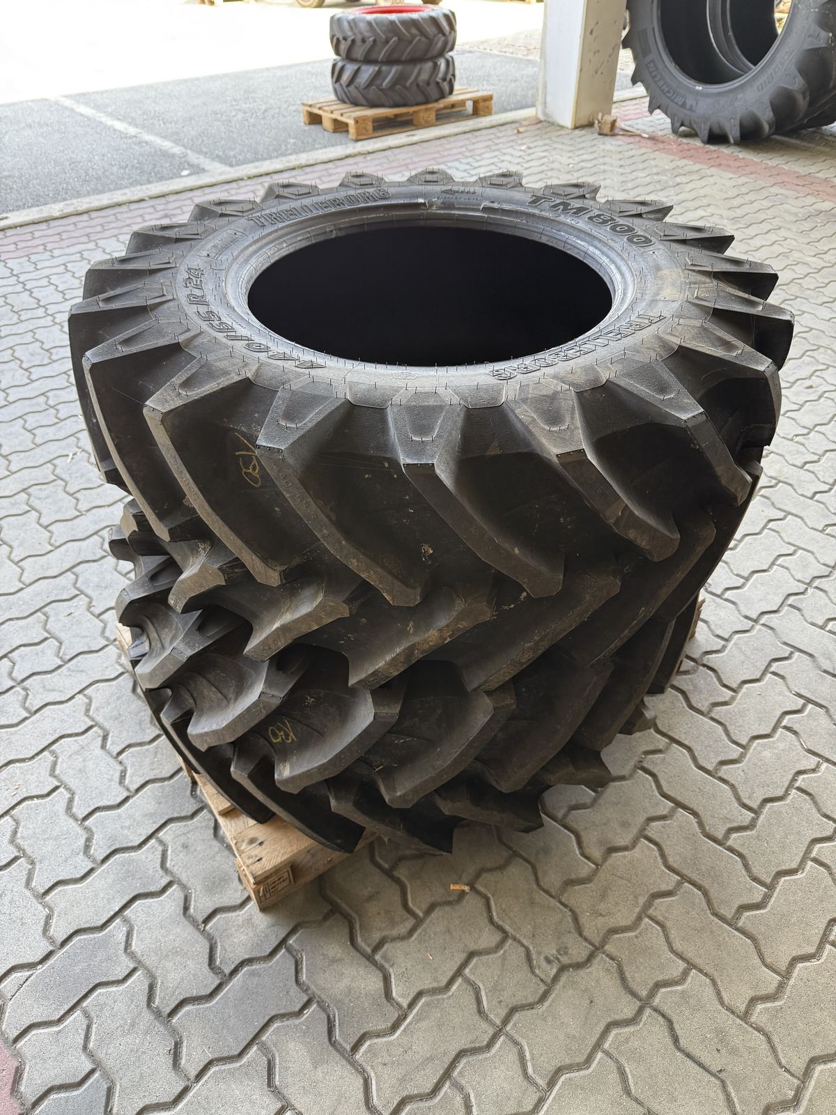 Trelleborg 440/65R24 TM800 1