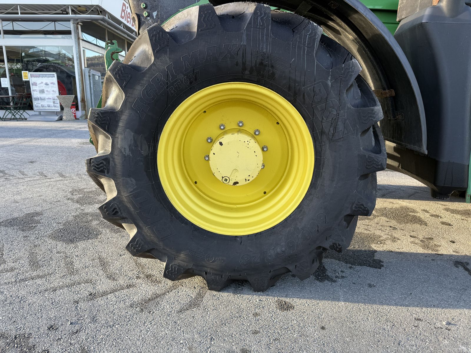 John Deere 6140R 3