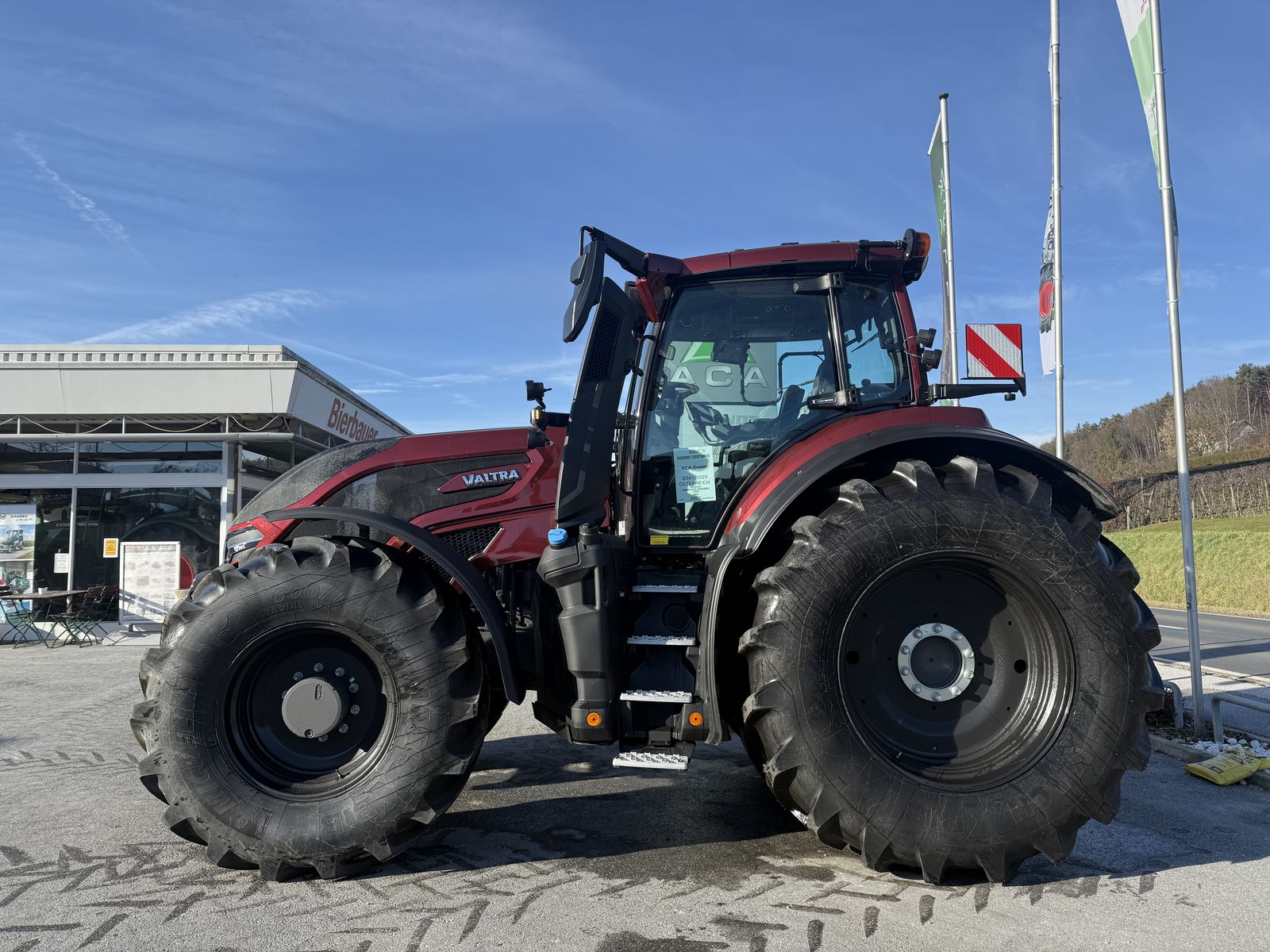 Valtra Q305 2