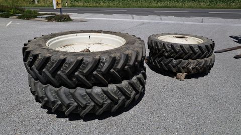 BKT 380/90 R46 und 270/950 R36