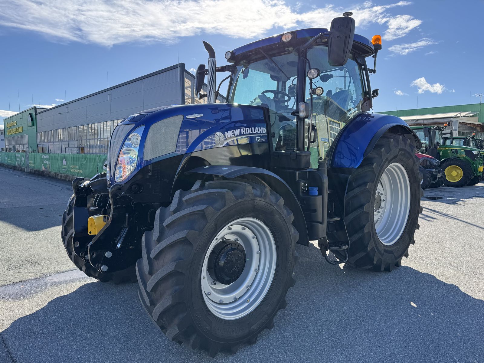 New Holland T7.210 Auto Command 1