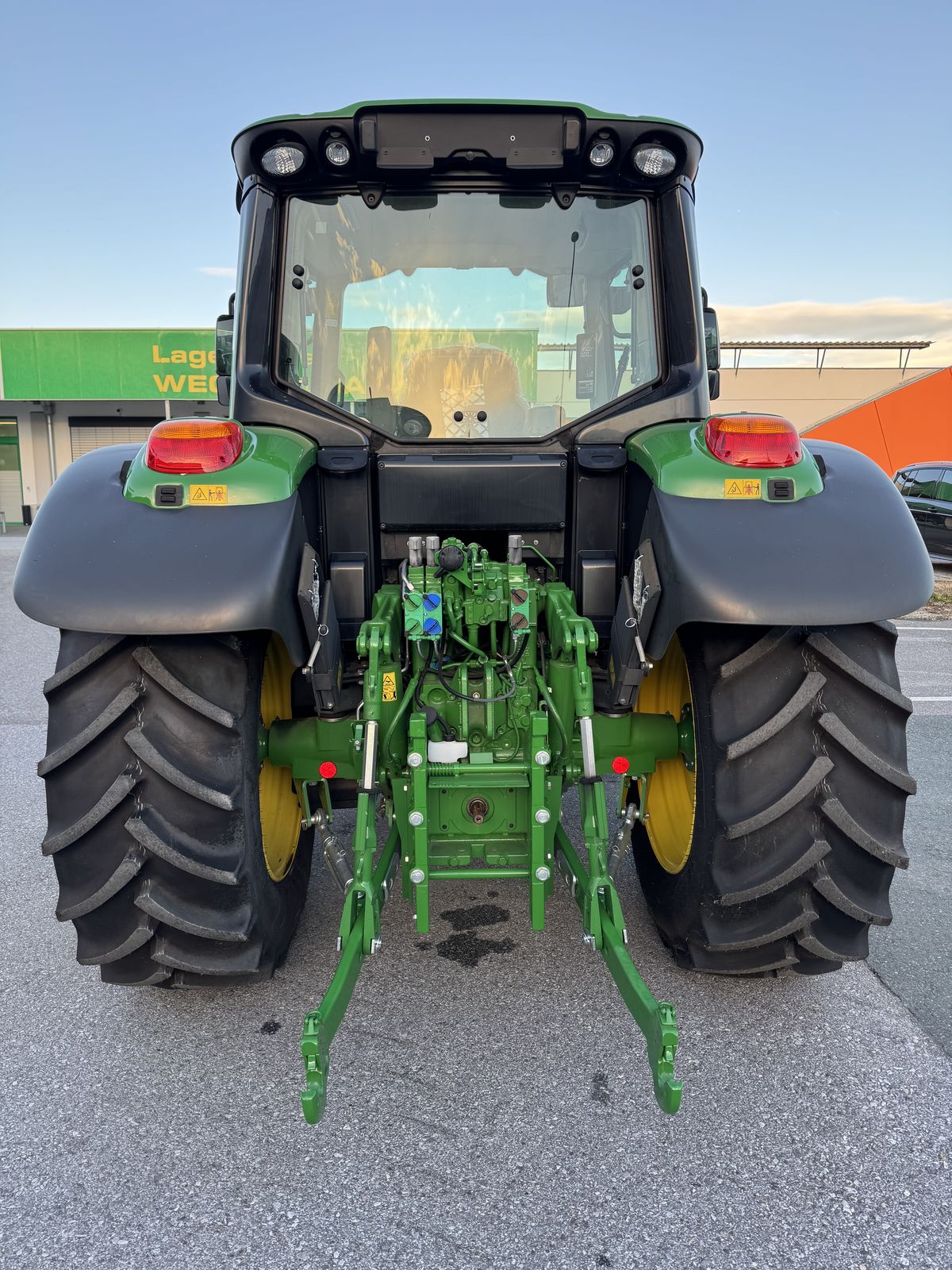 John Deere 6090M 3
