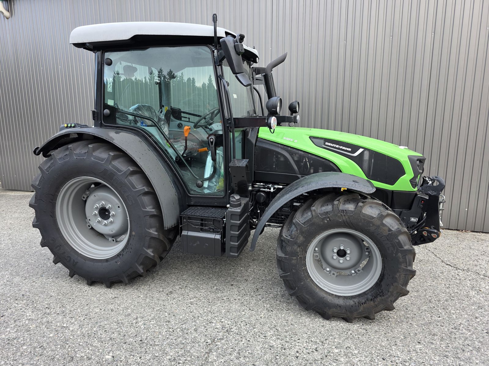 Deutz Fahr 5105D (Stage V) 1