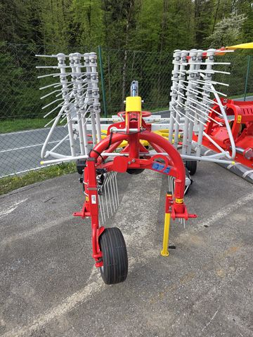 Pöttinger TOPP 422 Schwadkreisel