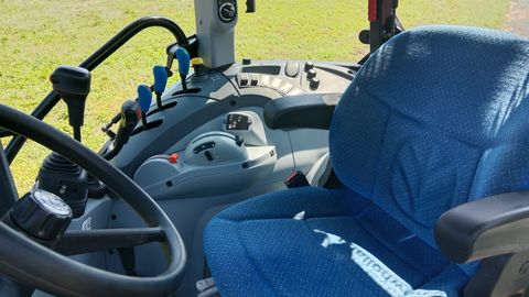 New Holland Traktor T4.95 DC