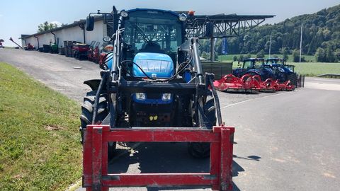 New Holland Traktor T4.95 DC