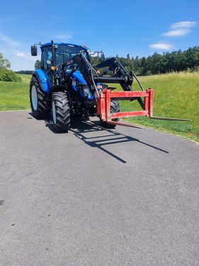 New Holland Traktor T4.95 DC