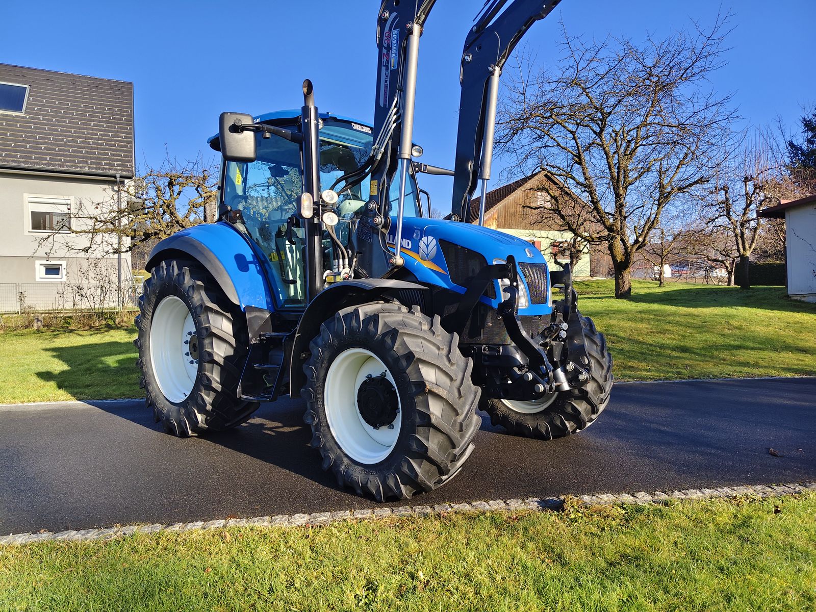 New Holland Traktor T5.95 DC 2