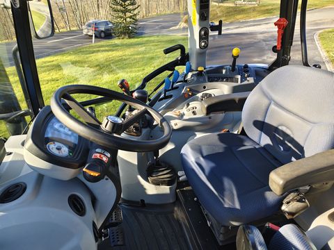 New Holland Traktor T5.95 DC