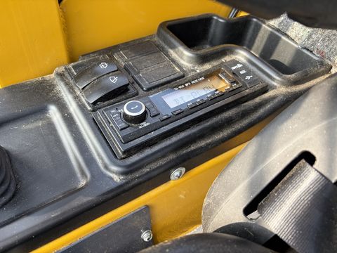 Eurotrac W12 mit Kabine Euroaufnahme