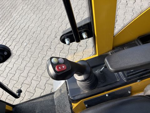 Eurotrac W12 mit Kabine Euroaufnahme