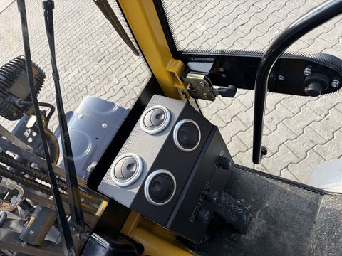 Eurotrac W12 mit Kabine Euroaufnahme